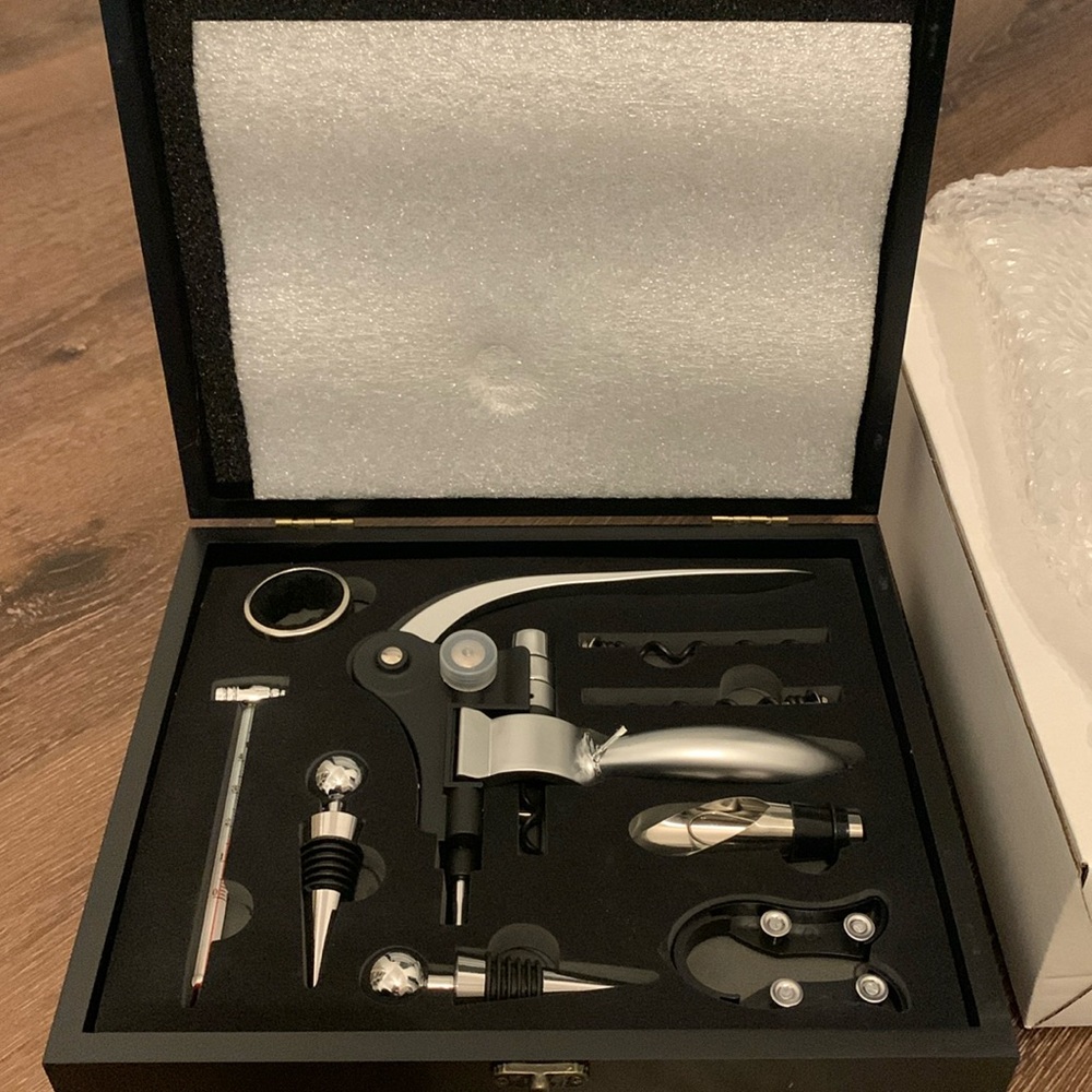 Hotel Collection Wine Accessory Kit Corkscrew Opener Corks. New!